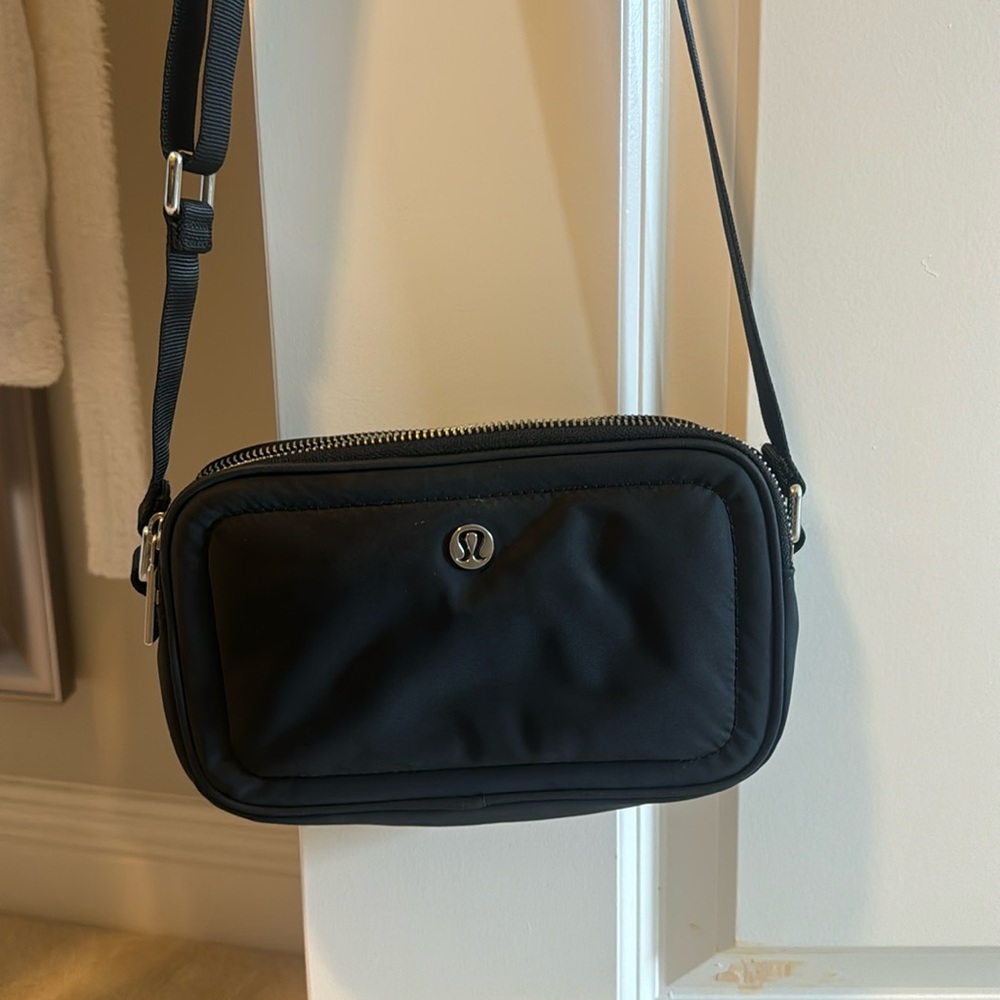 Lululemon Crossbody camera bag 2L